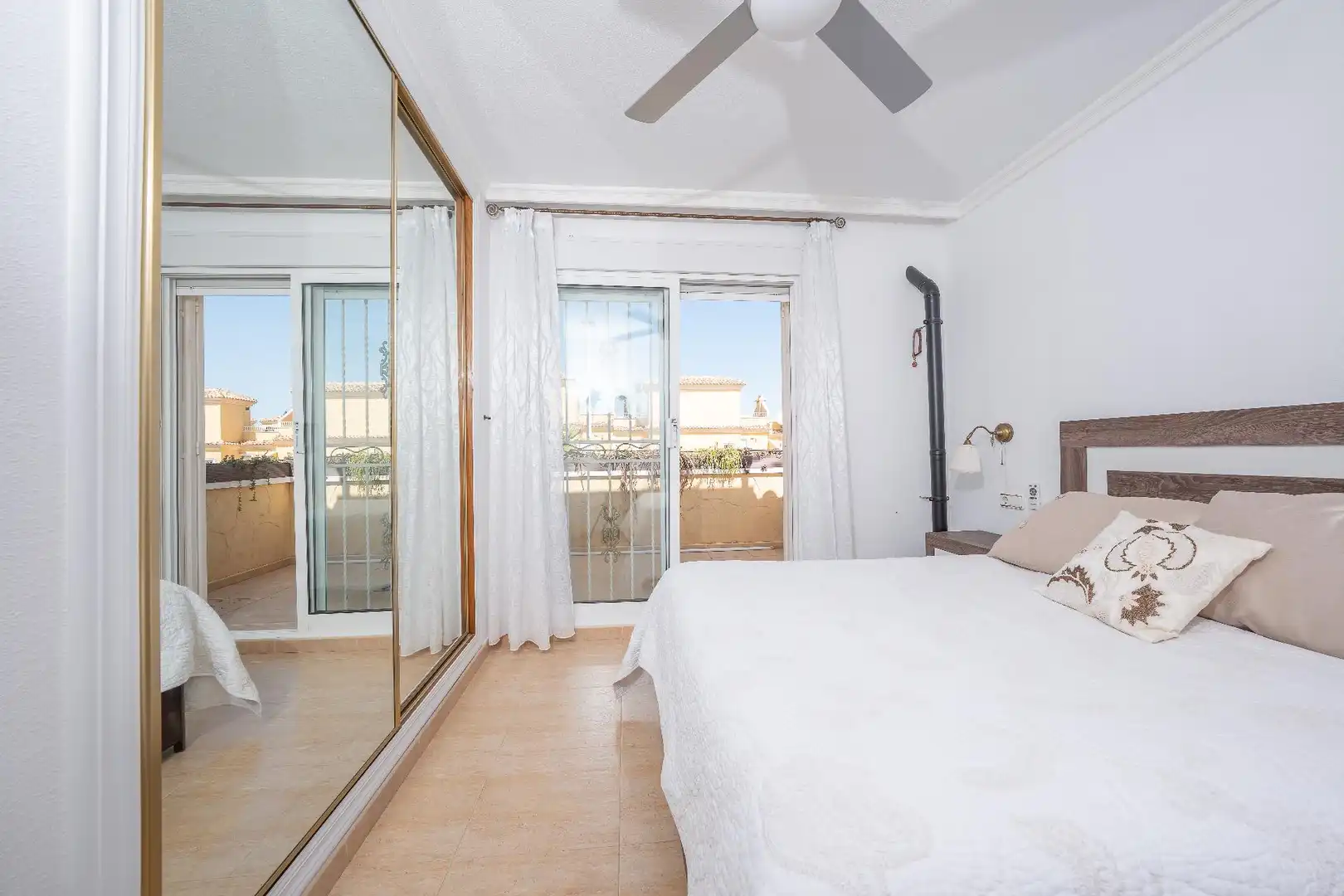 Dormitori de Casa adosada en venda en Torrevieja amb Piscina comunitària