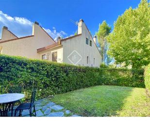 Jardí de Casa o xalet de lloguer en La Moraleja amb Aire condicionat, Terrassa i Piscina