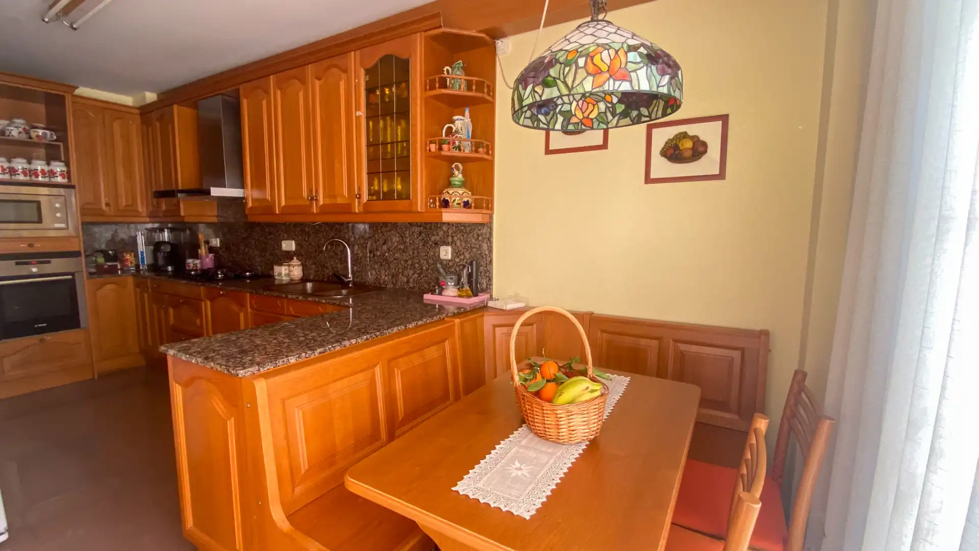 Cocina de Casa adosada en venta en Cerdanyola del Vallès con Aire acondicionado, Calefacción y Jardín privado