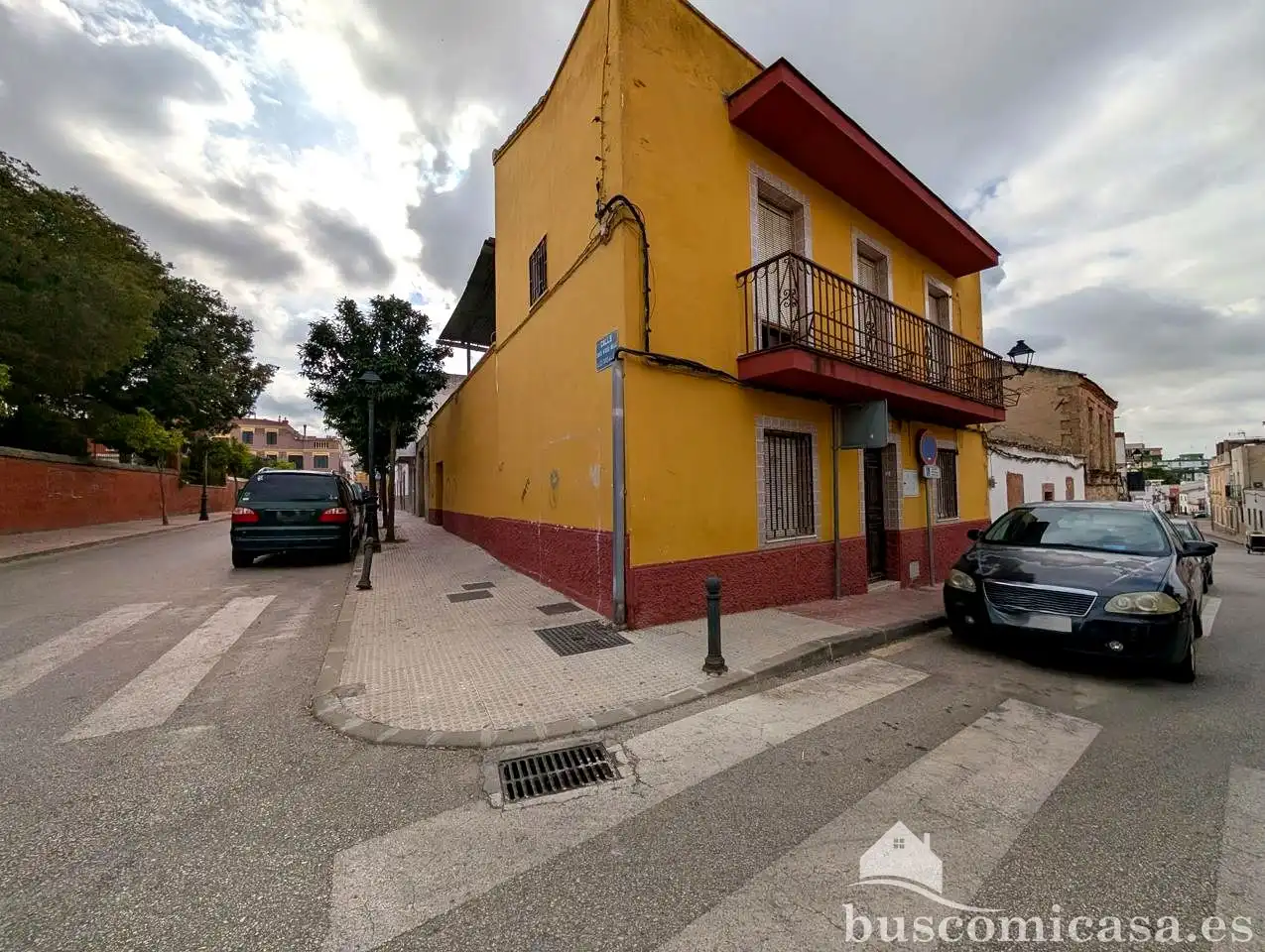 Vista exterior de Casa o xalet en venda en Linares amb Aire condicionat, Terrassa i Traster