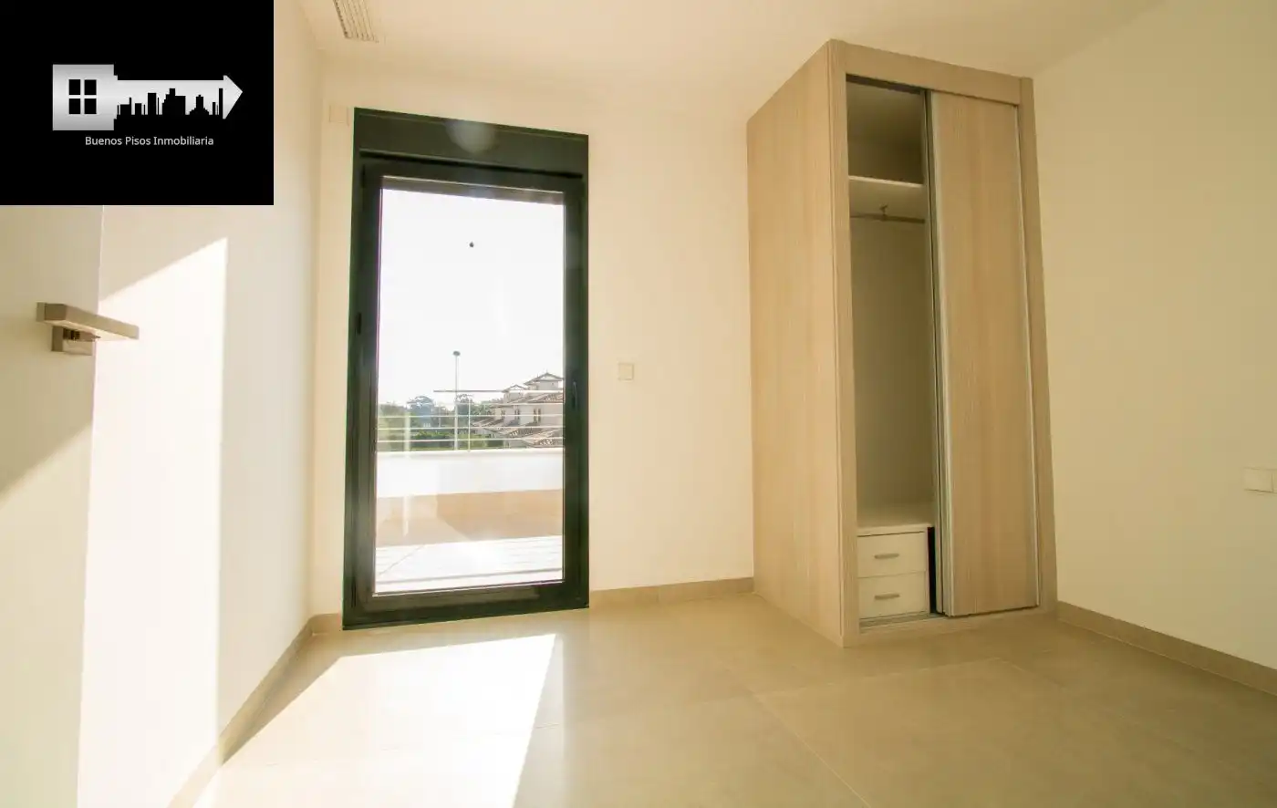 Dormitori de Casa o xalet en venda en Elche / Elx amb Aire condicionat, Calefacció i Jardí privat