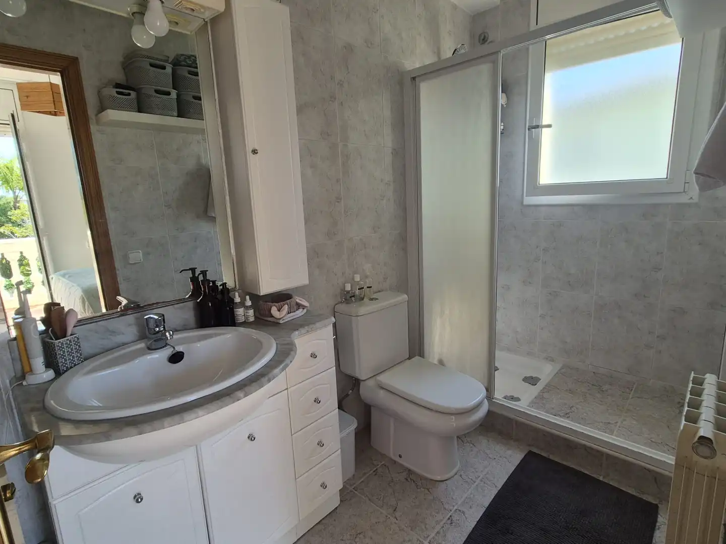 Badezimmer von Haus oder Chalet zum Verkauf in Roda de Berà mit Heizung, Privatgarten und Terrasse