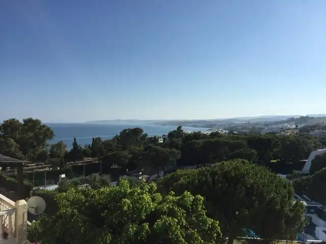 Vista exterior de Casa adosada de lloguer en Estepona amb Jardí privat, Terrassa i Moblat