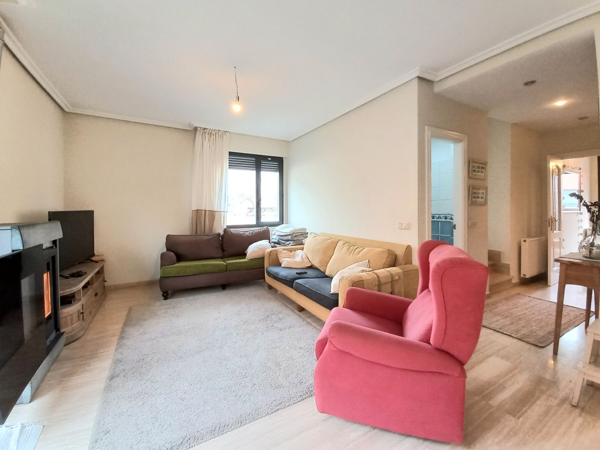 Sala d'estar de Casa adosada en venda en Burgos Capital amb Jardí privat