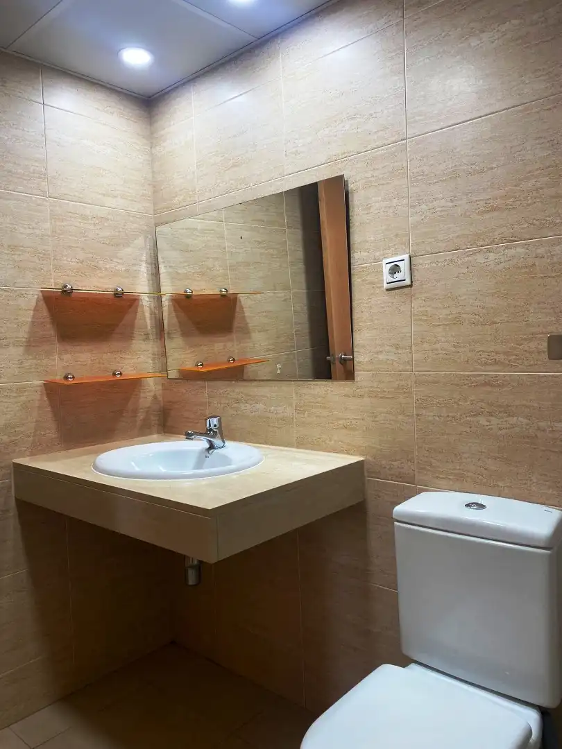 Baño de Piso en venta en Vila-seca con Aire acondicionado, Calefacción y Microondas