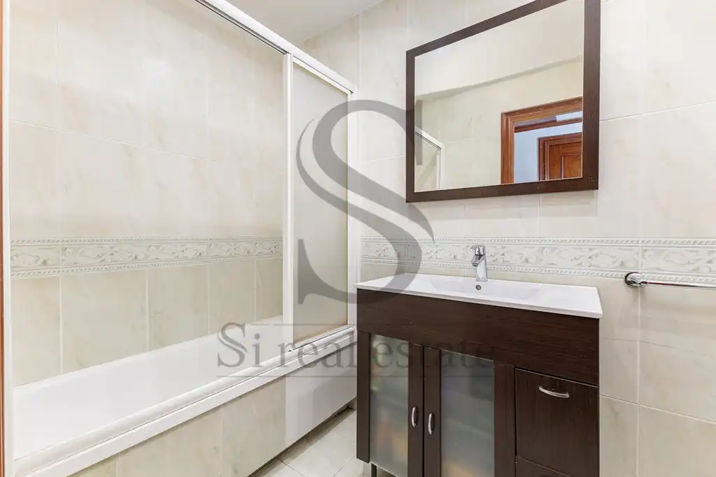 Bathroom of Flat for sale in Barcelona  with Air Conditioner, Heating and Terrace