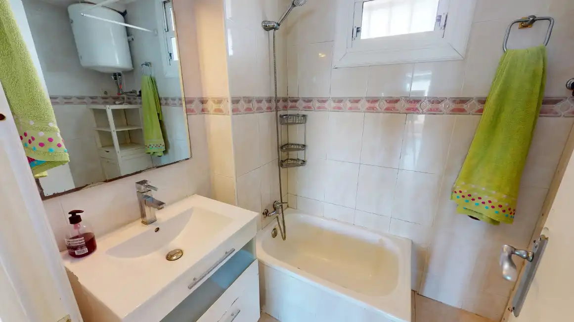 Baño de Piso en venta en Alicante / Alacant con Aire acondicionado, Calefacción y Terraza