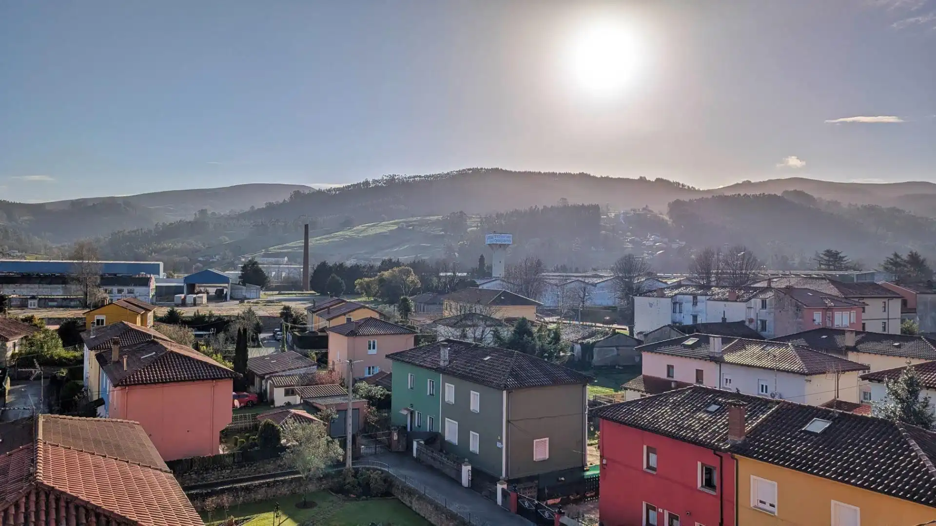 Vista exterior de Piso en venta en Los Corrales de Buelna  con Parquet