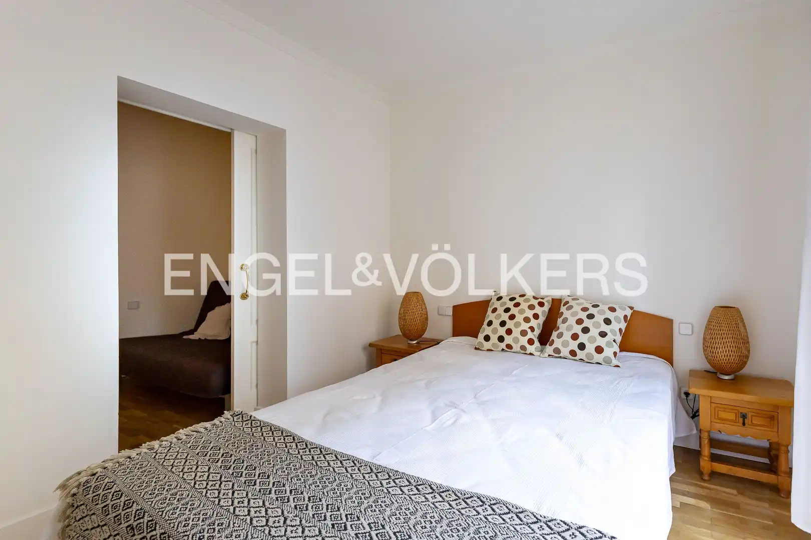 Bedroom of Flat for sale in Madrid  with Air Conditioner, Heating and Balcony