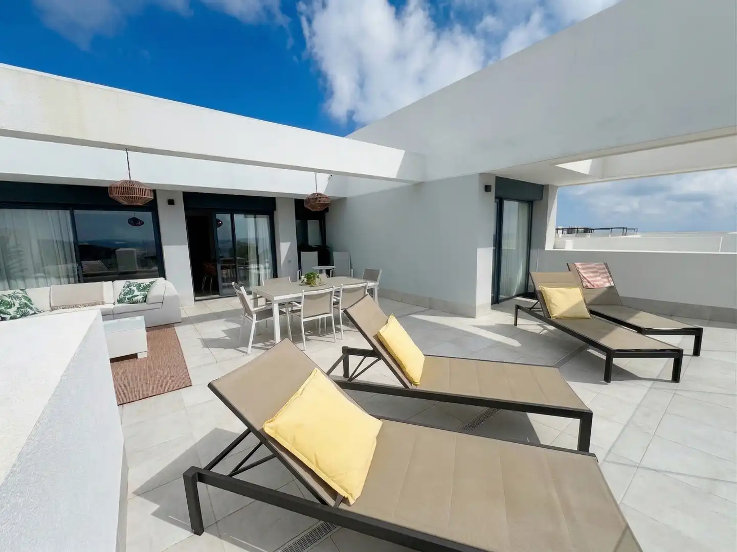 Terrasse von Dachboden zum Verkauf in Manilva mit Klimaanlage, Heizung und Terrasse