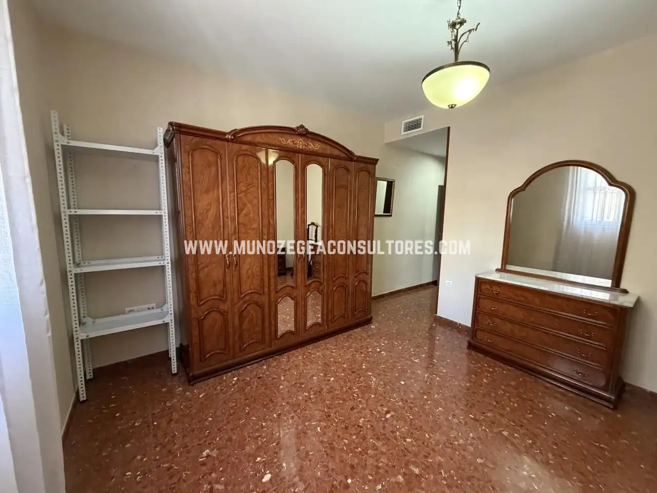 Habitación de Planta baja en venta en Lucena con Aire acondicionado y Trastero