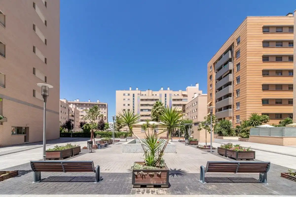Flat for rent in Avenida DE LA ILUSTRACION, Campus de la Salud