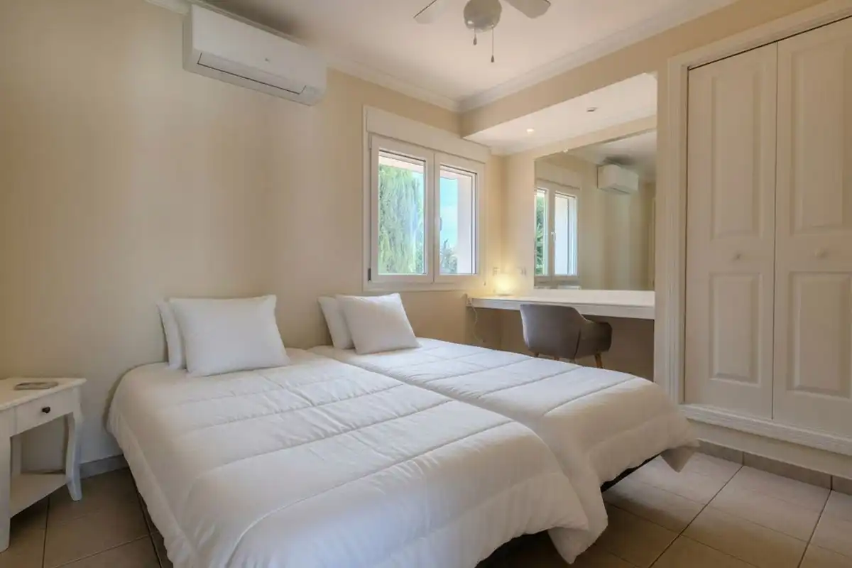 Dormitori de Casa o xalet en venda en Mijas amb Aire condicionat, Jardí privat i Terrassa