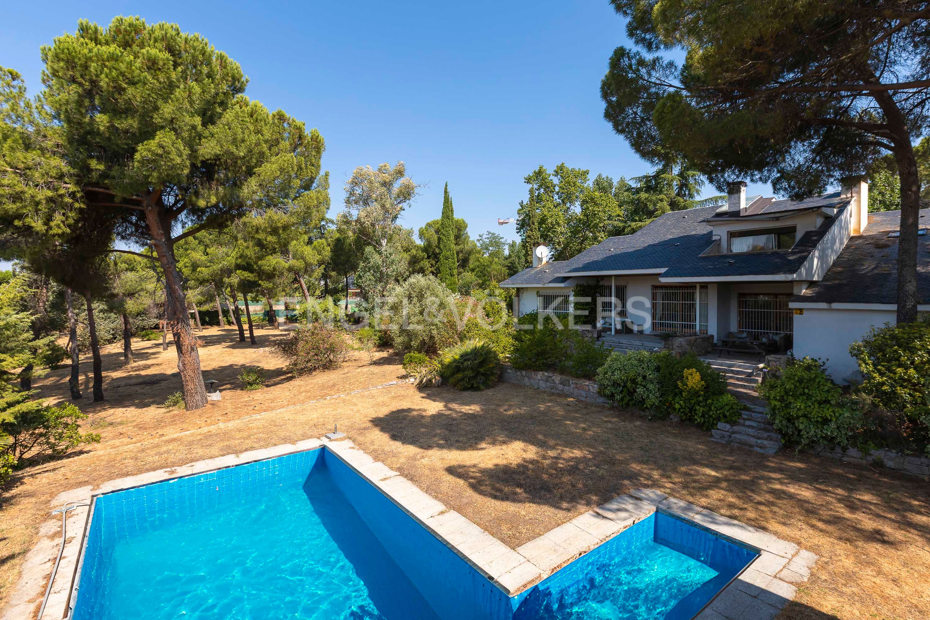 Exterior view of House or chalet for sale in Pozuelo de Alarcón  with Heating, Parquet flooring and Terrace