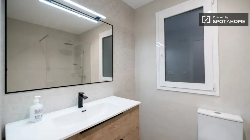 Appartamento con terrazza in affitto a L'Eixample, imagen 10