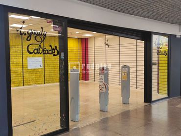 Local comercial en venda a Valleaguado - La Cañada