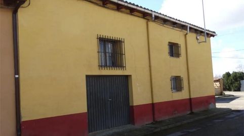 Foto 2 de Casa adosada en venda a Calle Era, 15, Villasabariego, León