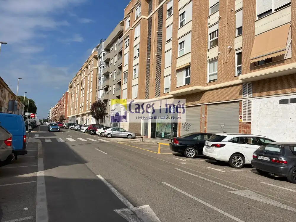 Local comercial de lloguer a Ausias March