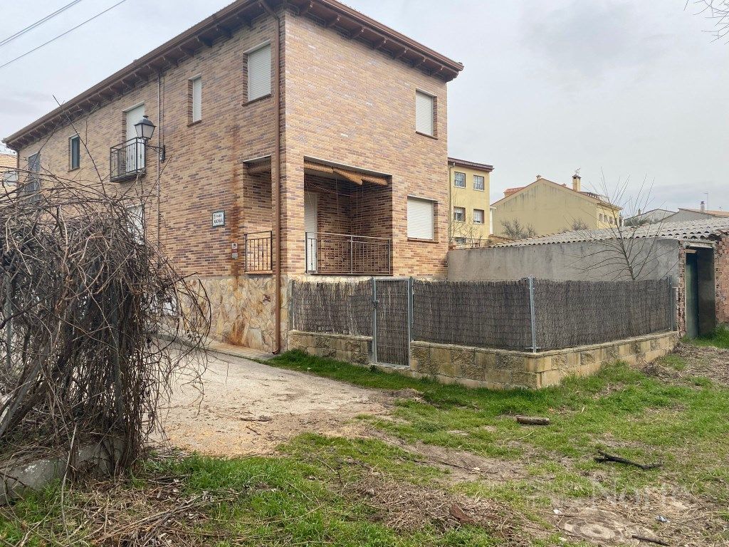 Außenansicht von Maisonette zum Verkauf in Valdepiélagos