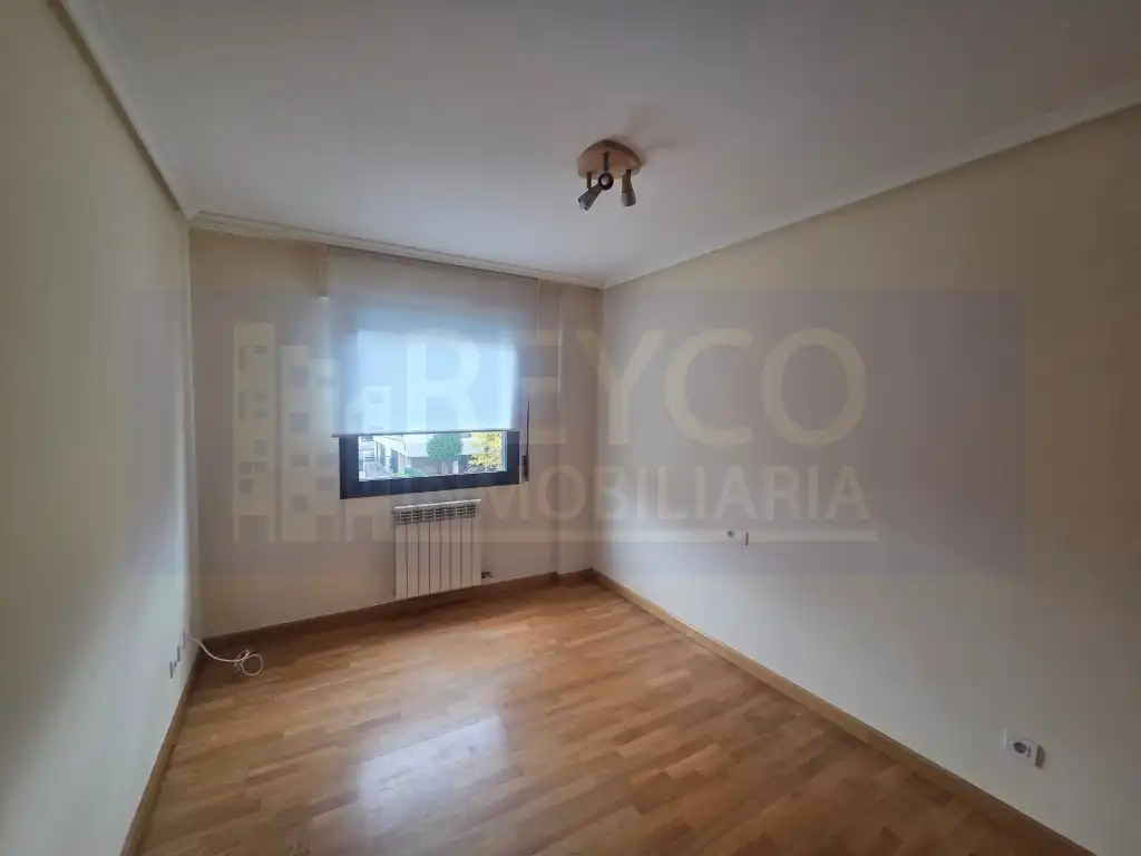 Habitación de Piso en venta en  Logroño