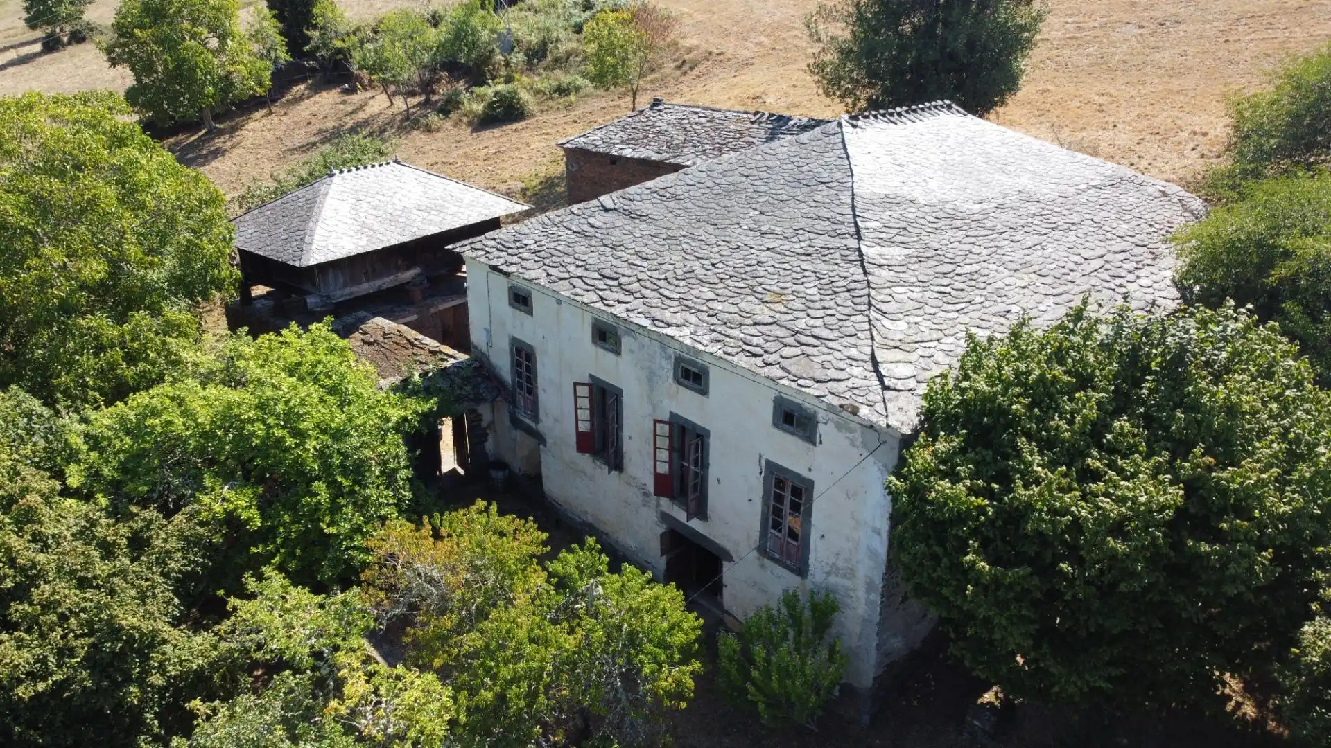 Vista exterior de Casa o xalet en venda en Allande amb Jardí privat i Balcó