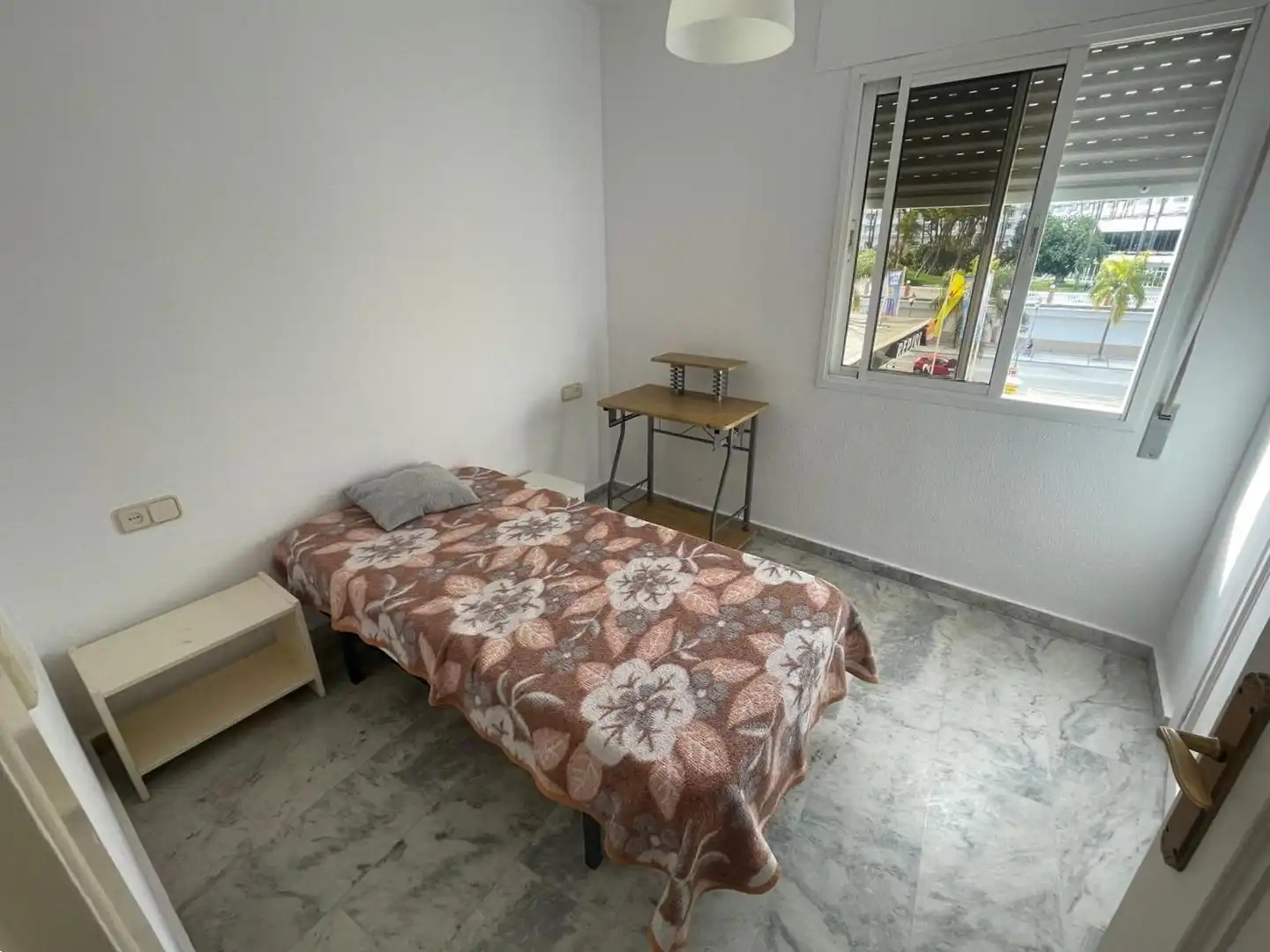 Habitación de Piso en venta en Torremolinos con Jardín privado, Terraza y Piscina comunitaria