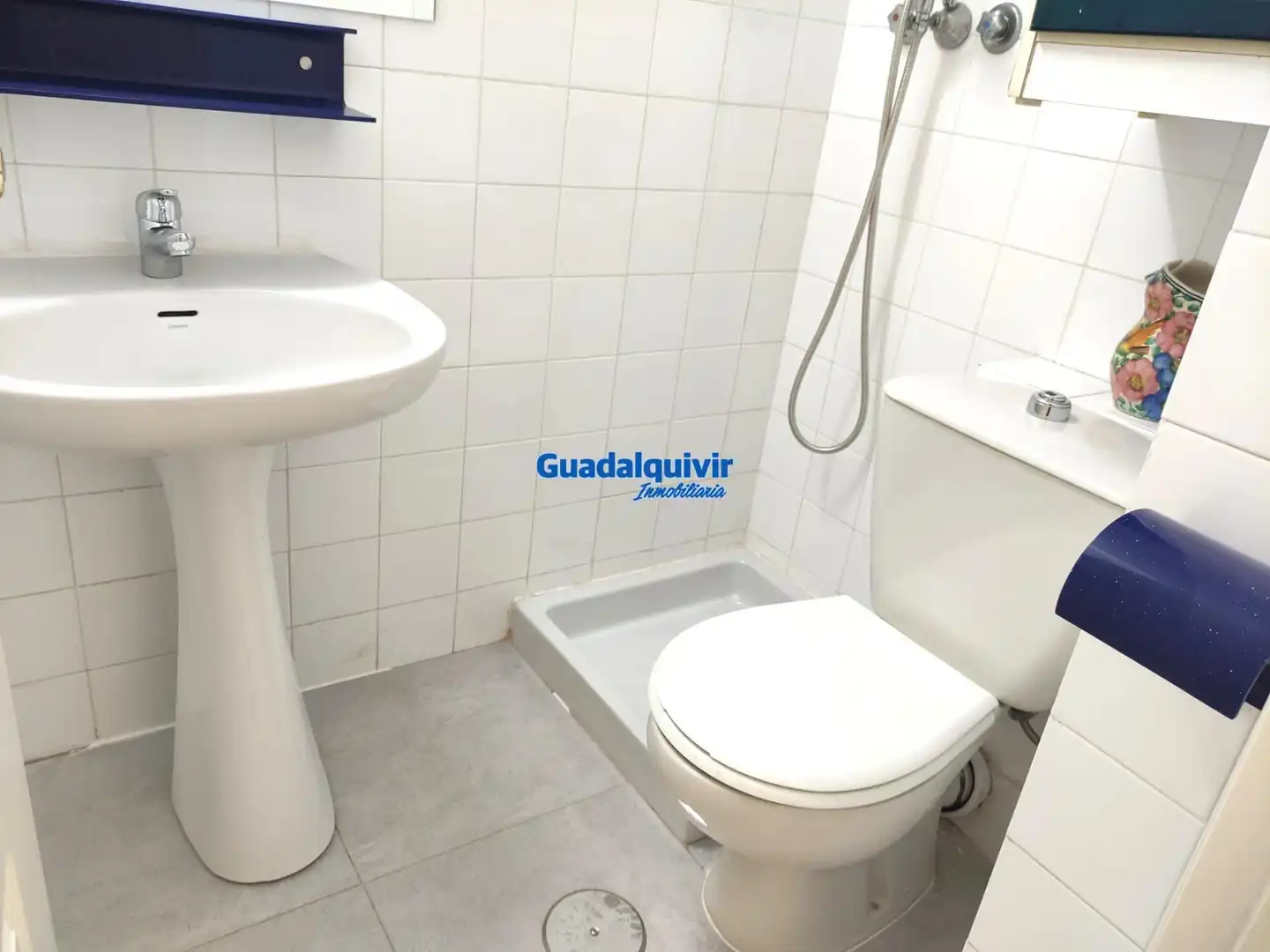 Bathroom of Flat for rent in Sevilla  with Air Conditioner, Furnished and Community pool