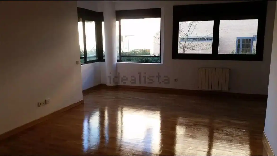 Habitación de Piso de alquiler en Boadilla del Monte con Aire acondicionado, Jardín privado y Trastero