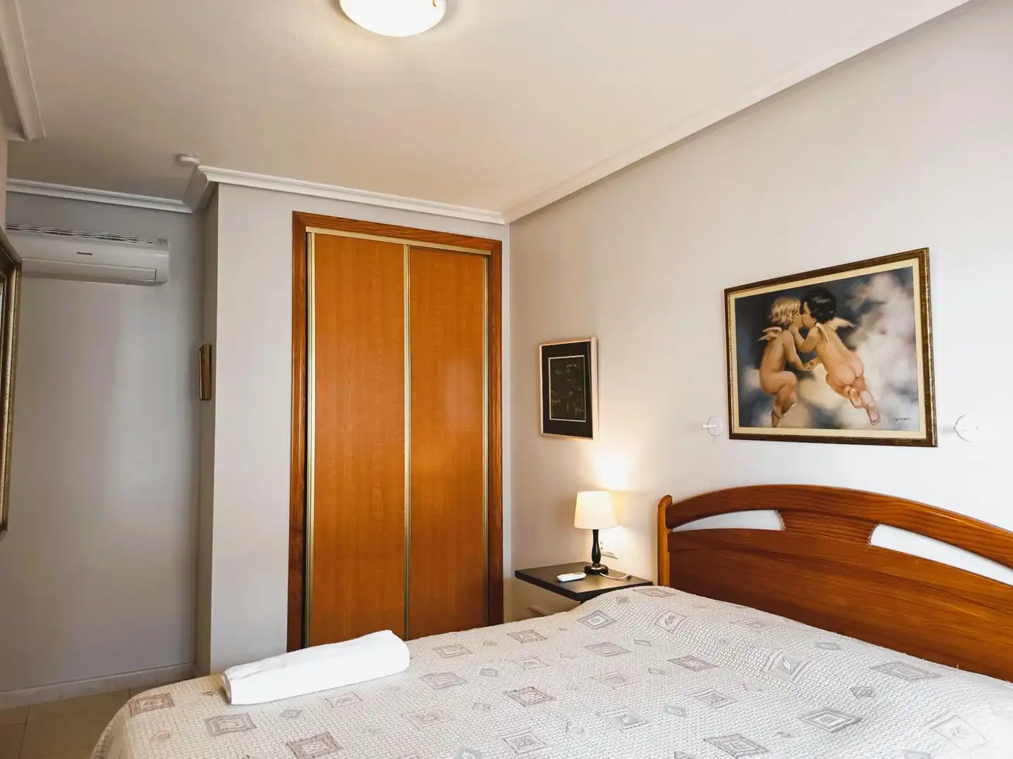 Schlafzimmer von Dachboden zum Verkauf in Orihuela mit Klimaanlage, Terrasse und Schwimmbad