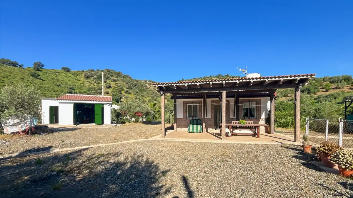 Vista exterior de Finca rústica en venda en Málaga amb Aire condicionat, Traster i Piscina