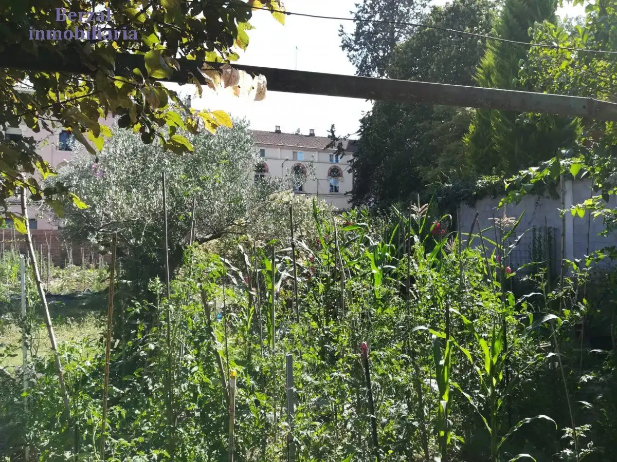 Jardí de Finca rústica en venda en  Logroño amb Jardí privat, Traster i Balcó