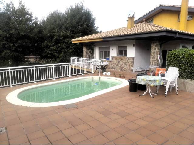 Casa-chalet en Venta en Santa Pau
