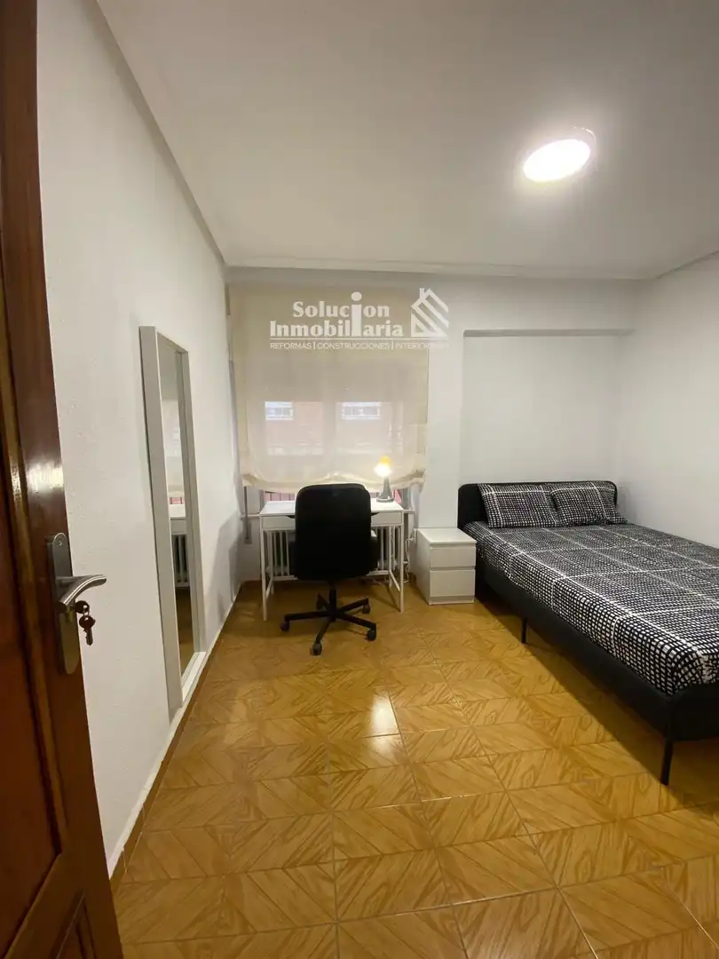 Dormitori de Pis de lloguer en Salamanca amb Calefacció, Terrassa i Moblat