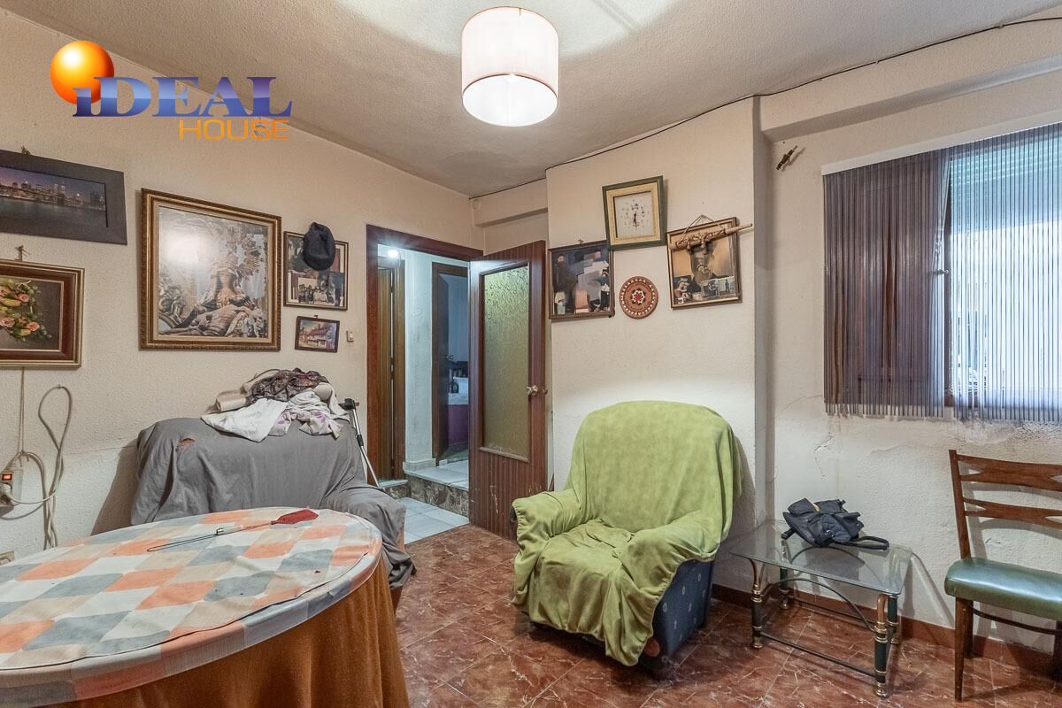 Dormitori de Casa o xalet en venda en Guadix