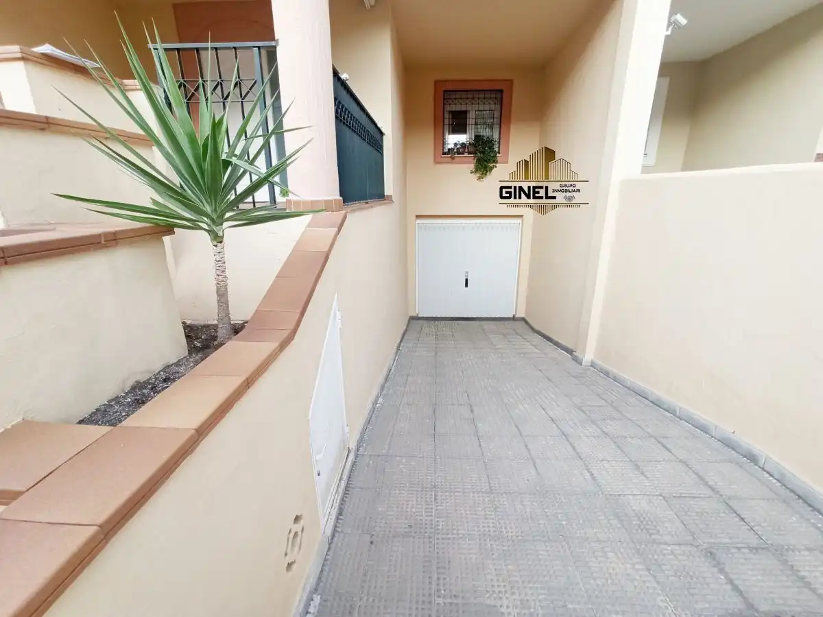 Vista exterior de Casa o xalet en venda en Jaén amb Aire condicionat, Calefacció i Terrassa