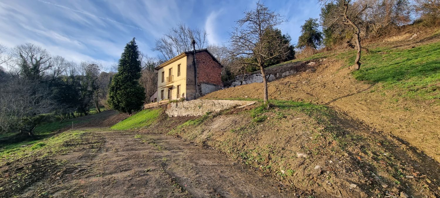 House or chalet for sale in Oviedo   with Terrace and Balcony