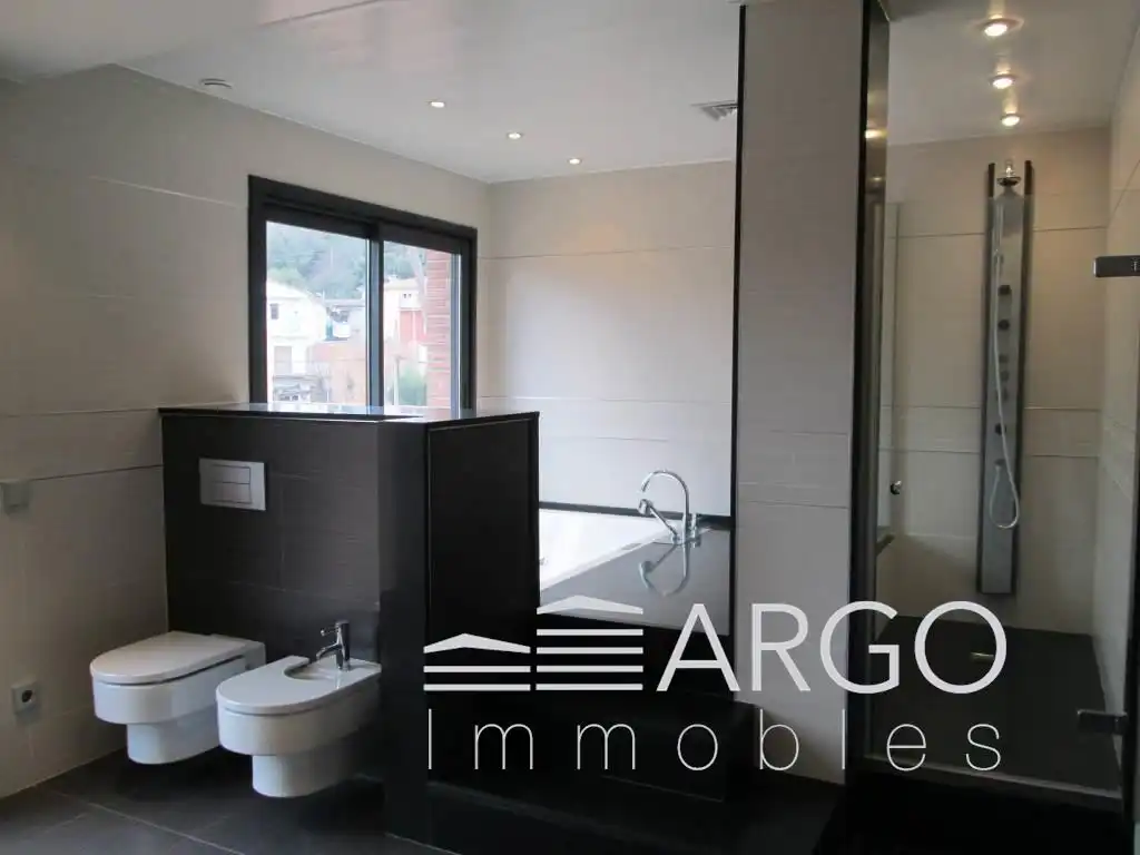 Bathroom of Houses for sale in Sant Cugat del Vallès  with Air Conditioner, Heating and Private garden