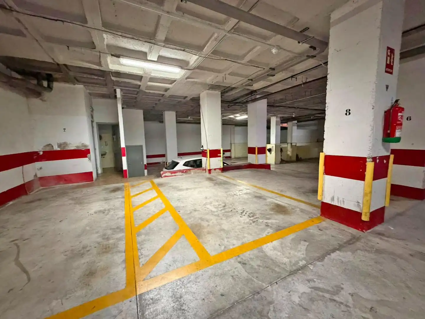 Parkplatz von Wohnung zum Verkauf in Alicante / Alacant mit Klimaanlage, Terrasse und Abstellraum
