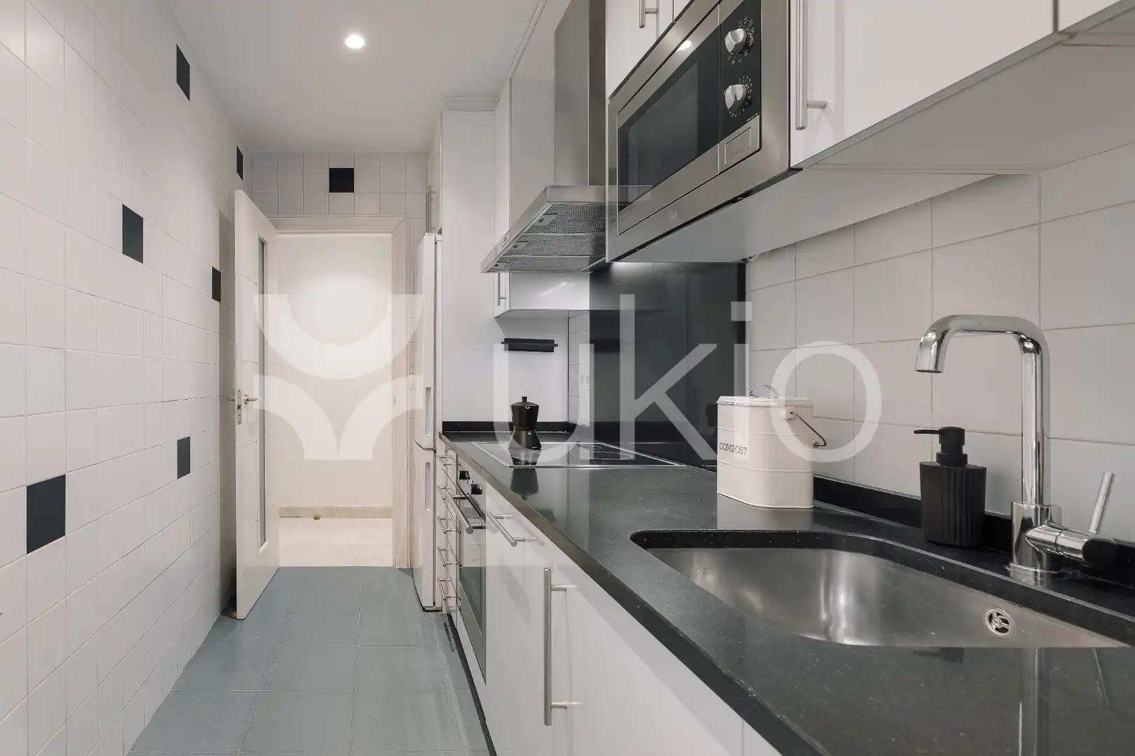 Cuina de Apartament de lloguer en Madrid amb Aire condicionat, Calefacció i Moblat