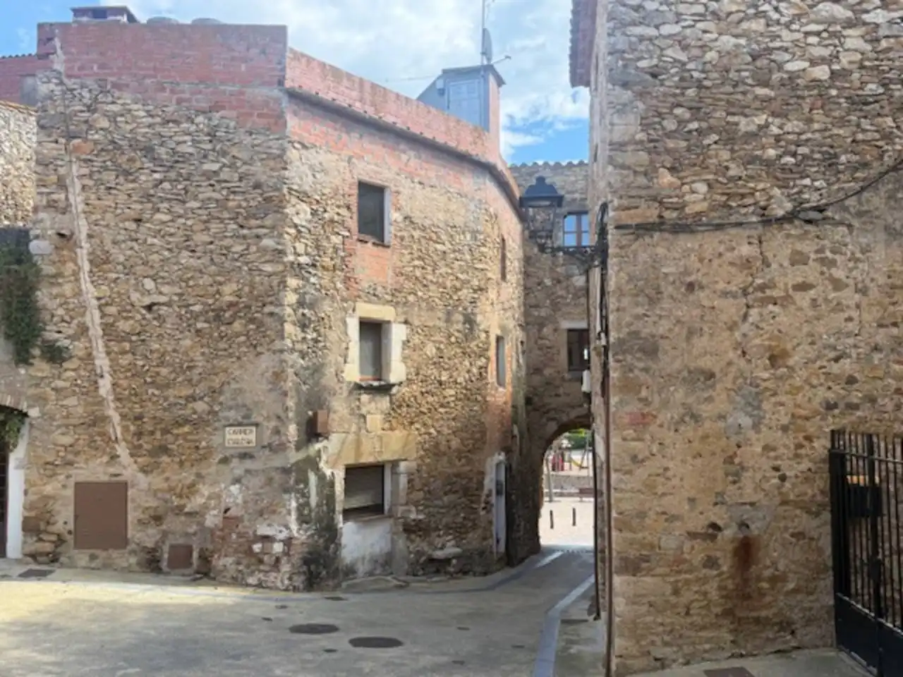 Vista exterior de Casa o xalet en venda en Torrent (Girona) amb Terrassa