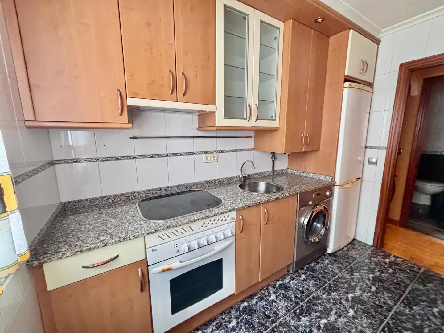 Küche von Maisonette zum Verkauf in Gijón  mit Heizung, Parkett und Abstellraum