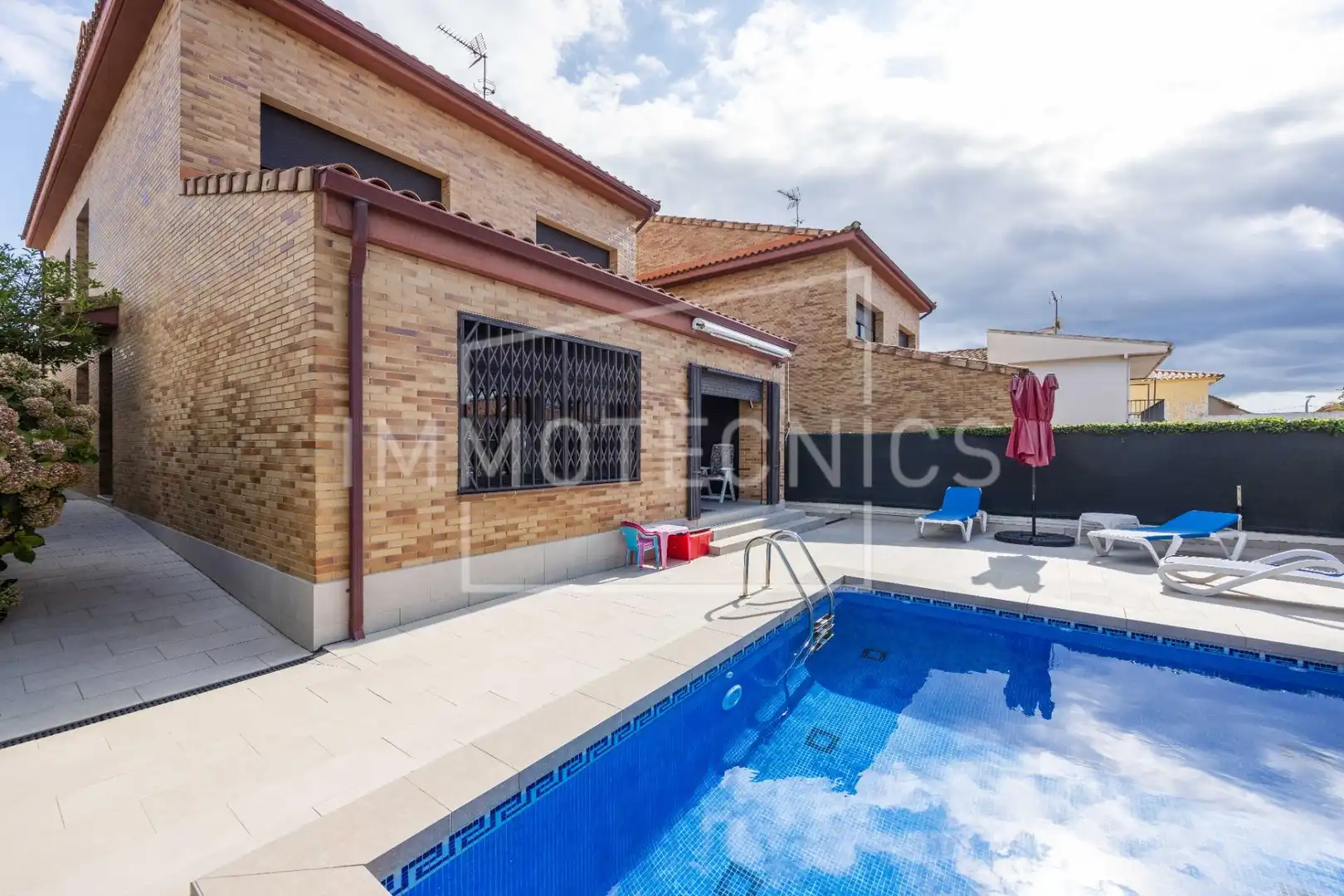 Piscina de Casa o xalet en venda en Pineda de Mar amb Aire condicionat, Calefacció i Jardí privat