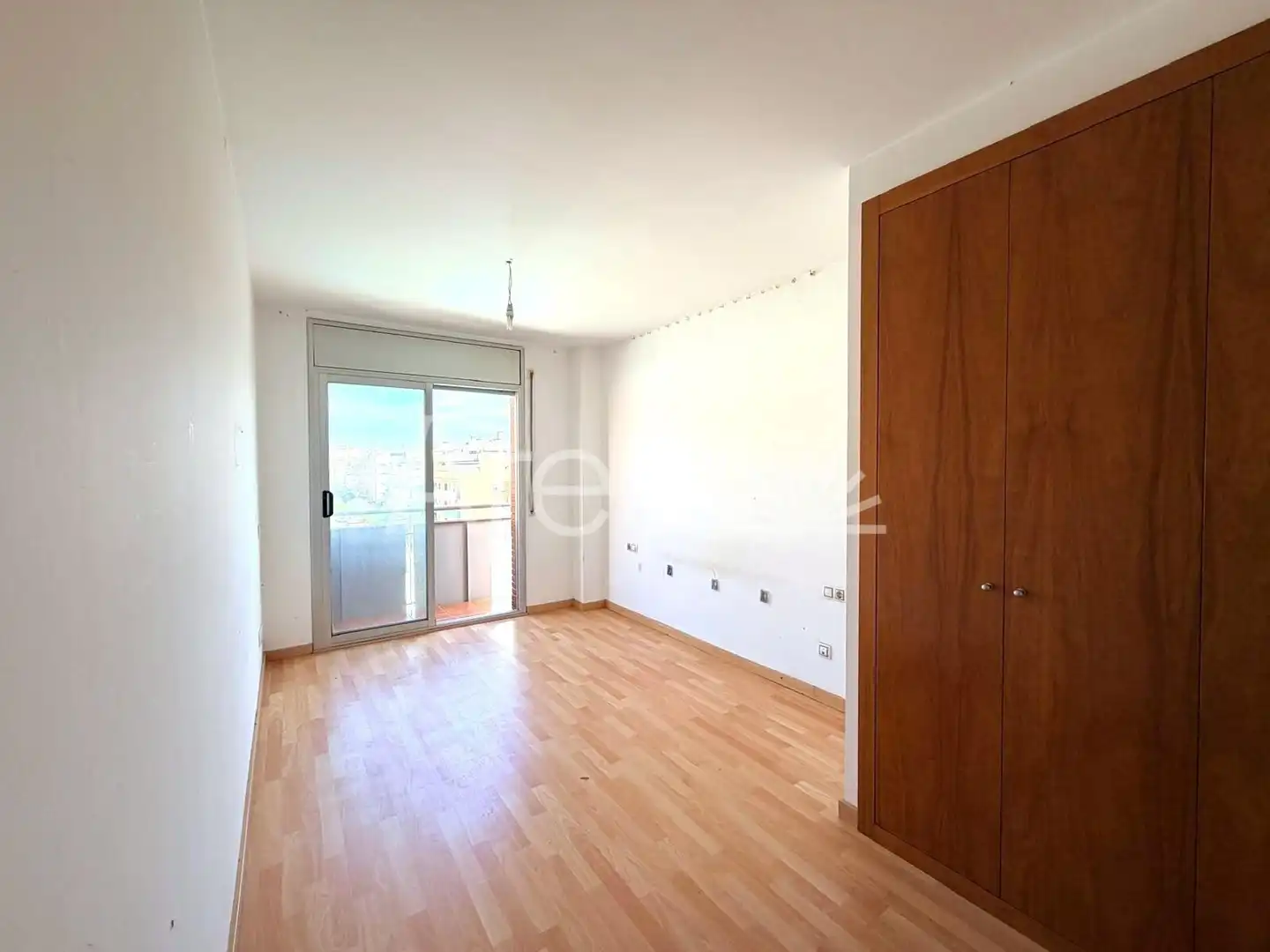 Habitación de Piso en venta en Mataró con Jardín privado, Balcón y Piscina comunitaria