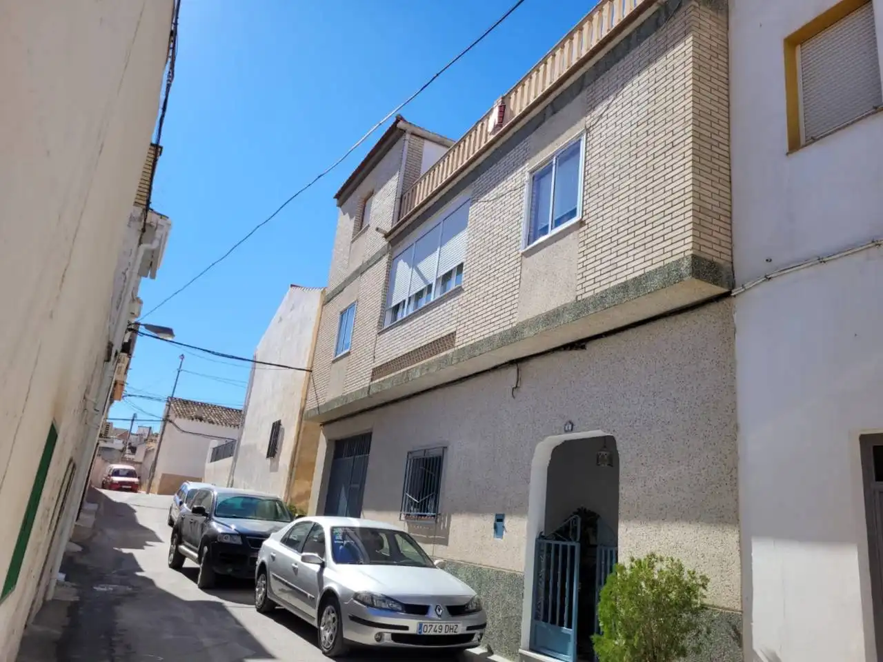 Vista exterior de Casa o xalet en venda en Baza amb Aire condicionat, Calefacció i Terrassa