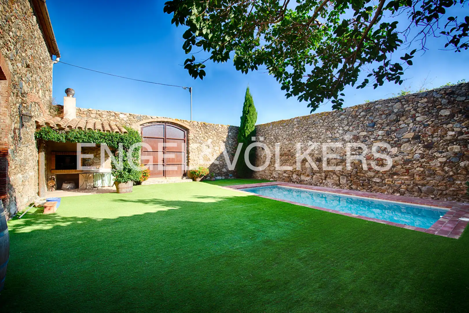 Piscina de Finca rústica en venda en Sant Climent Sescebes, Girona