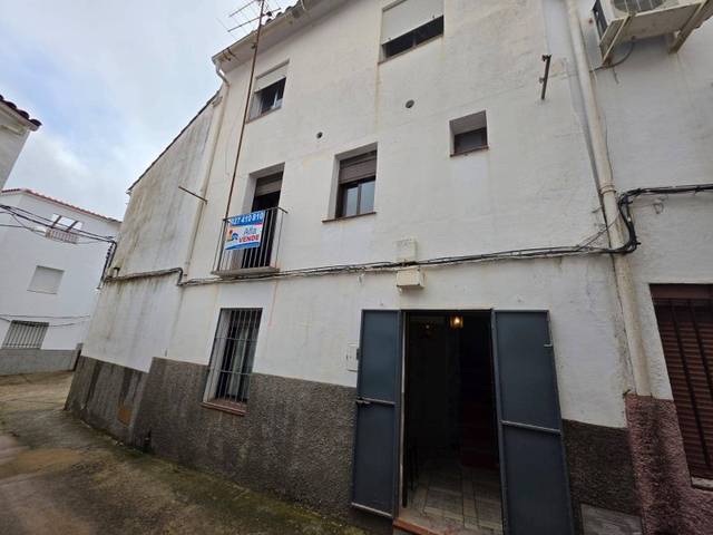 Casa-chalet en Venta en Serradilla