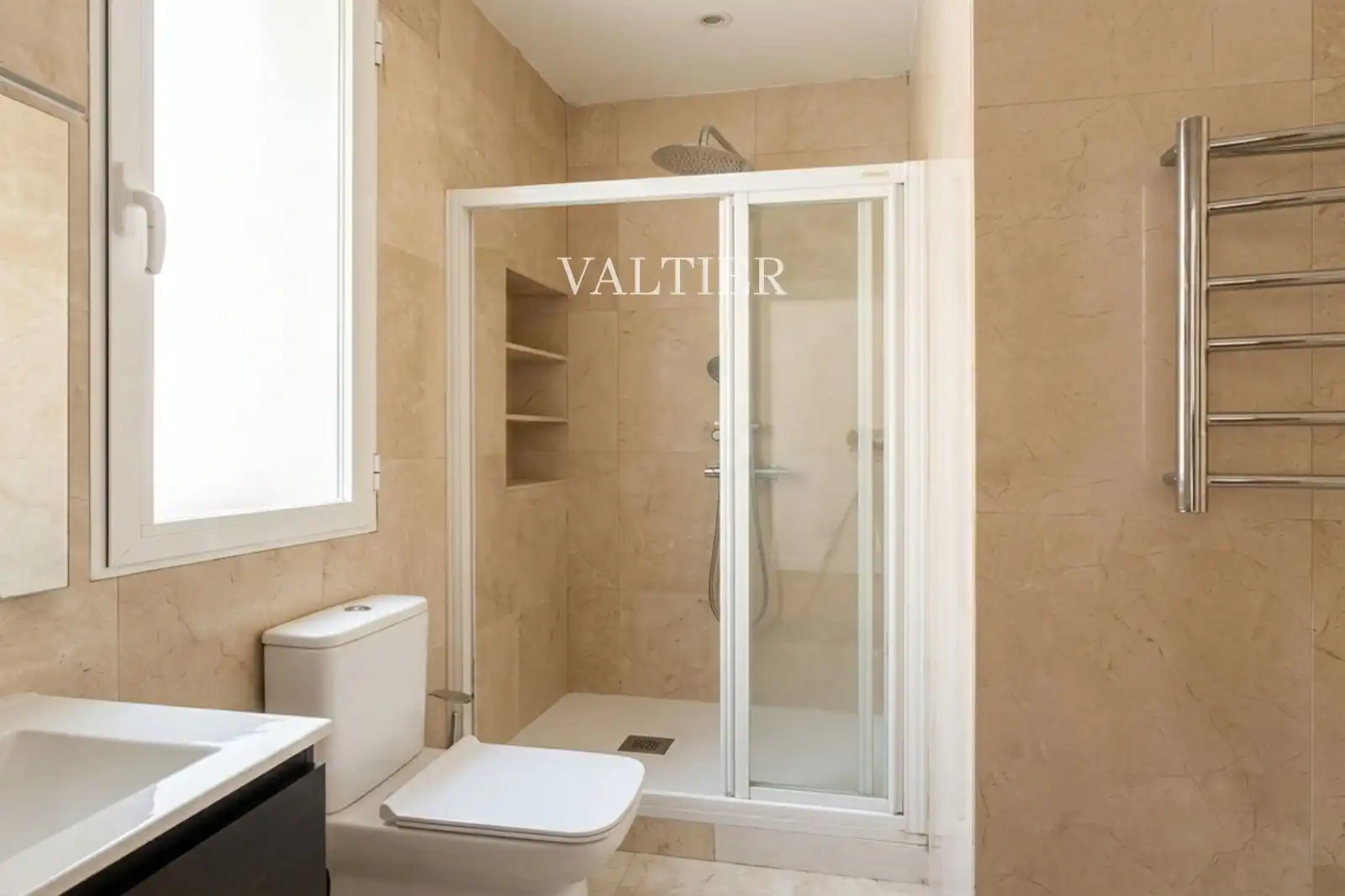Bathroom of Flat for rent in Madrid  with Air Conditioner, Terrace and Furnished