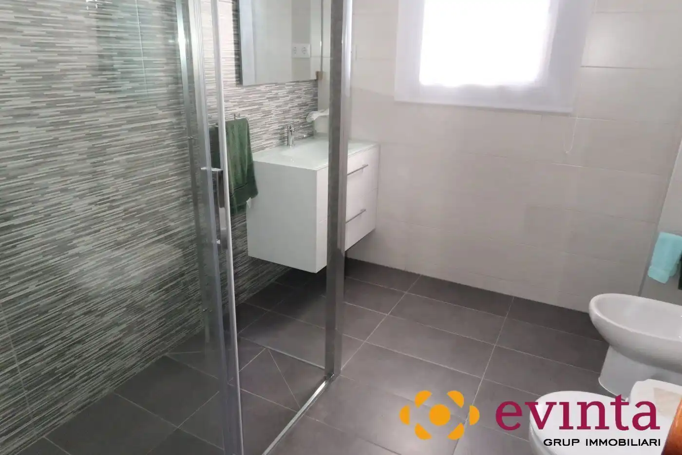 Baño de Casa o chalet en venta en Vallirana con Calefacción, Jardín privado y Trastero