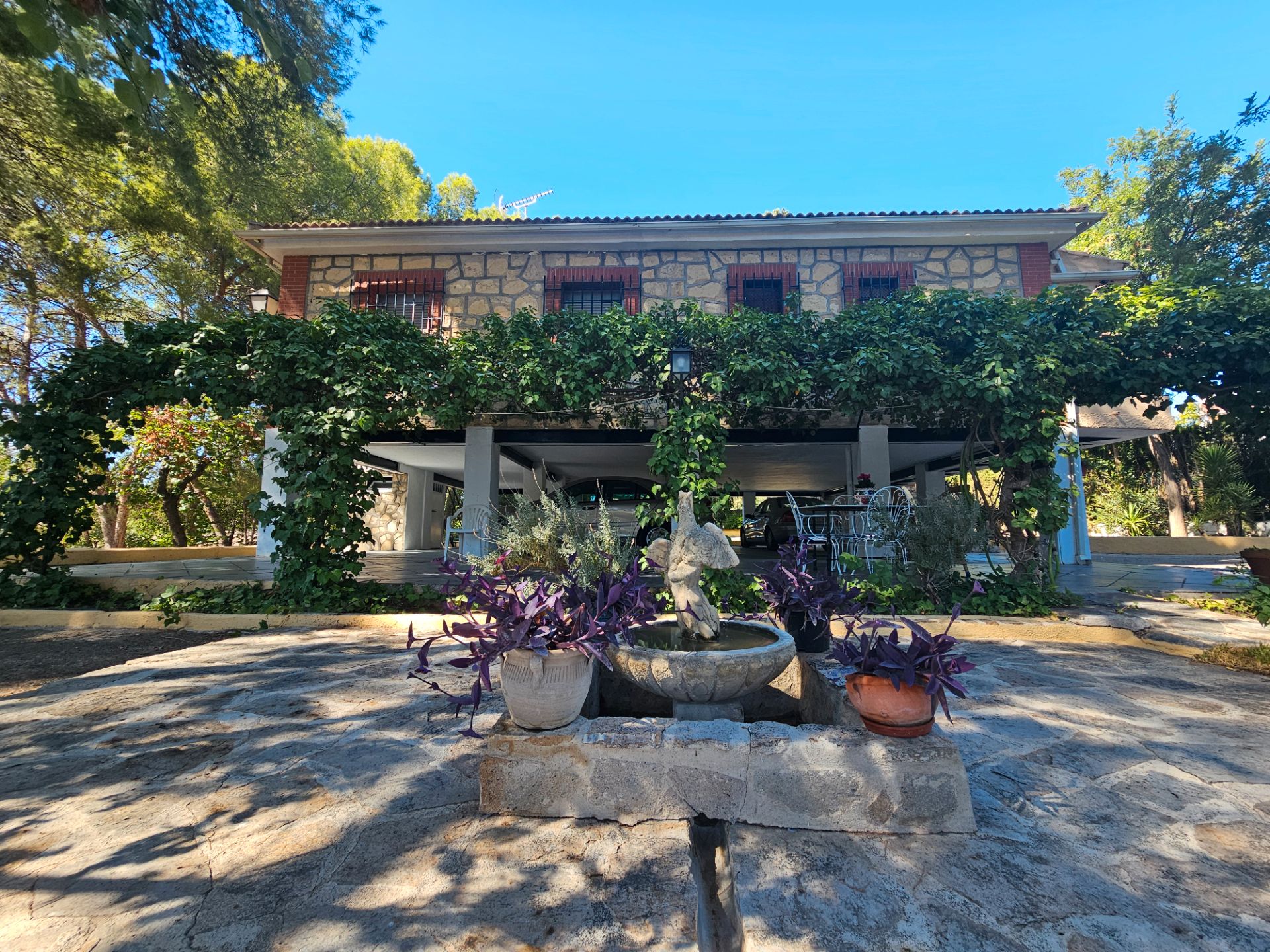 Vista exterior de Casa o xalet en venda en La Guardia de Jaén amb Aire condicionat, Calefacció i Jardí privat