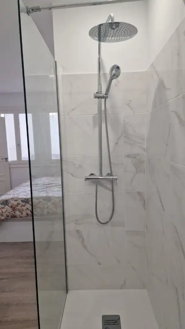 Baño de Piso en venta en Marbella con Aire acondicionado, Terraza y Amueblado